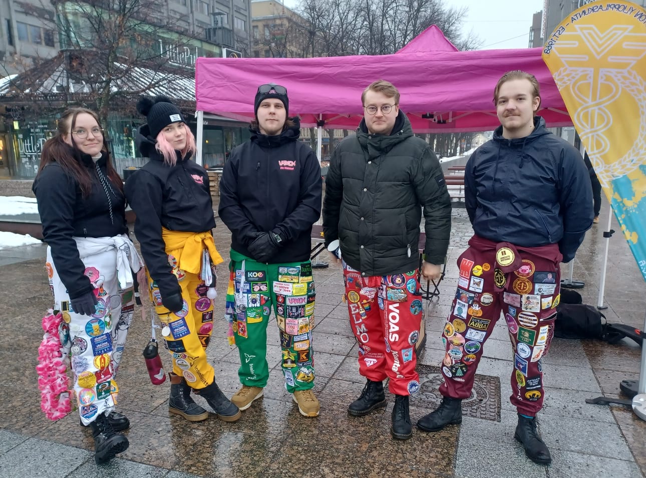Vaasalaiset korkeakouluopiskelijajärjestöt ja niiden aktiiivit Lotta Valo, Sinitalvikki Välimäki, Otto Mäkiniemi, Elmo Paloniemi ja Eeli Aakko järjestäytyivät ja saivat yhteisvoimin aikaan ennakkoäänestystempauksen opiskelijoille.