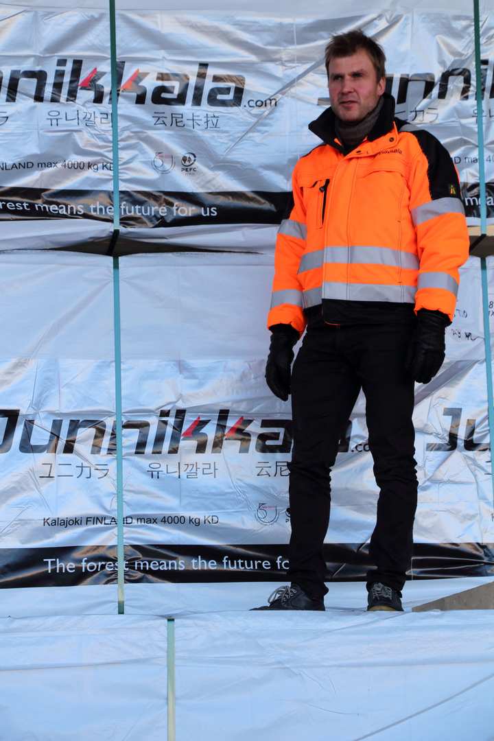 Junnikkalan Sahan Oulaisten tehtaalle ylikulkusillan sulku on haaste. Sahalle liikennöi päivittäin 50 raskaan liikenteen kuljetusta.