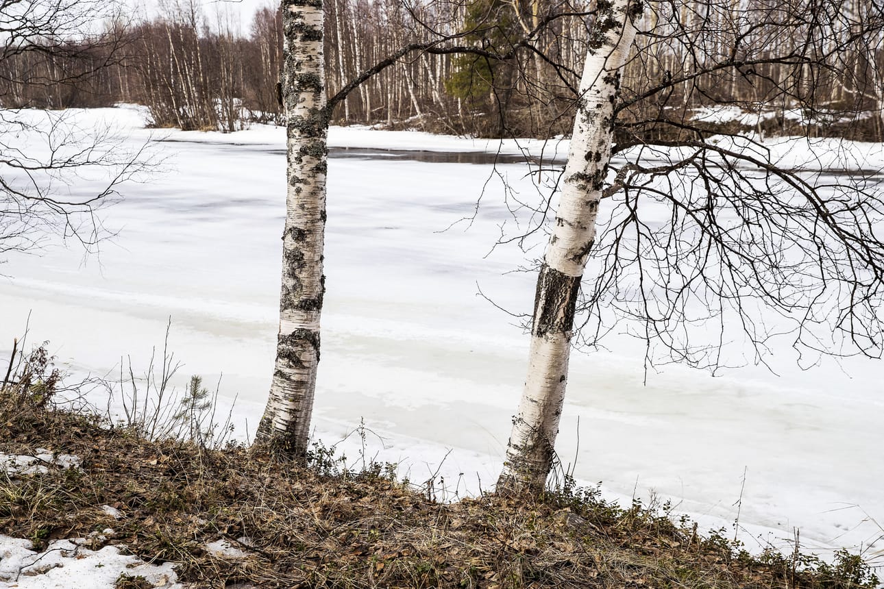 Kevätjäillä liikkuminen vaatii erityistä varovaisuutta.
