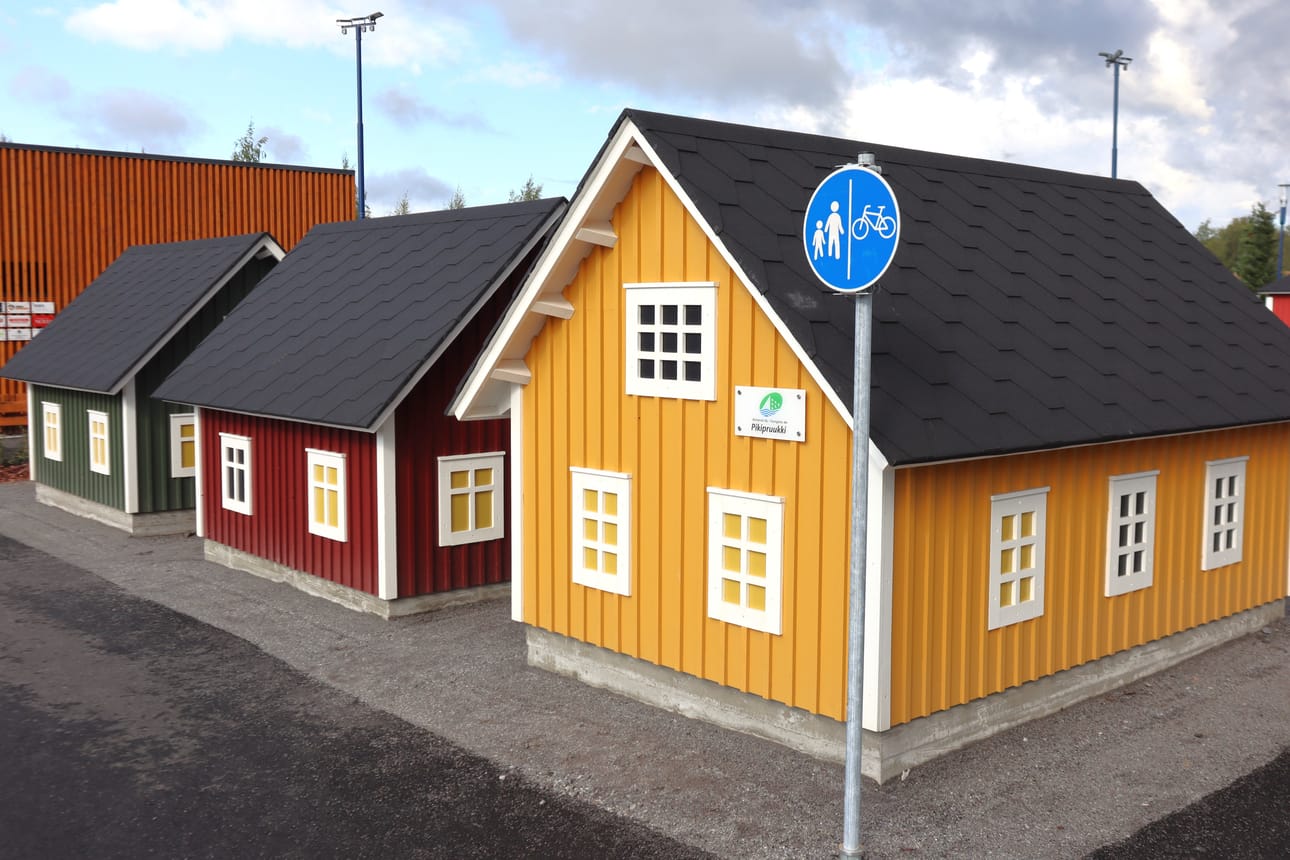 Hietalahden puutalojen pienoismalleja.