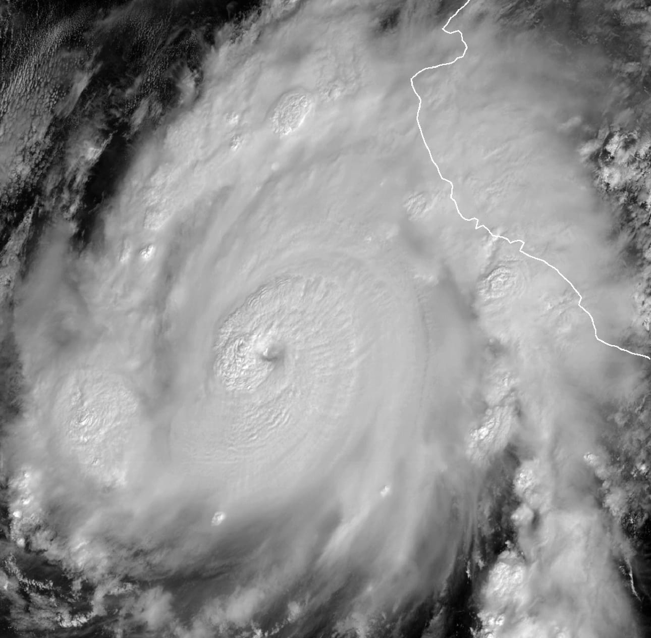 Hurrikaani Roslyn Yhdysvaltain sää- ja valtamerentutkimusorganisaation NOAAn satelliittikuvassa. LEHTIKUVA / AFP / NOAA/RAMMB