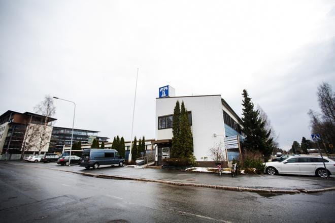 Terveystalon rakennus joutuu Lujatalon jyrän alle. Kuva: Krista Luoma