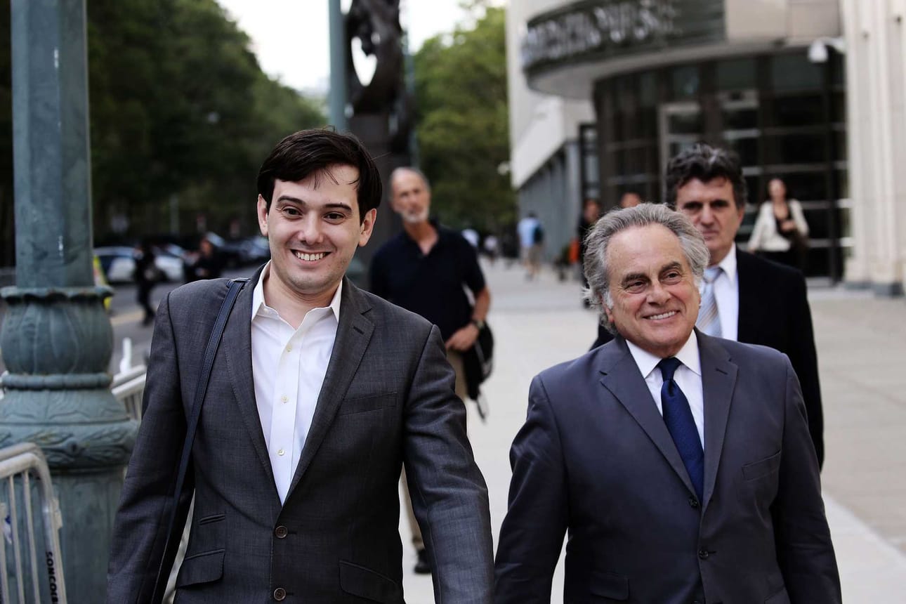 "Uskon, että syytön-päätös syntyy kahdessa tunnissa. Siellä tulee olemaan valamiehiä, jotka ovat minun fanejani", Shkreli (vas.) sanoi The New Yorkerille.