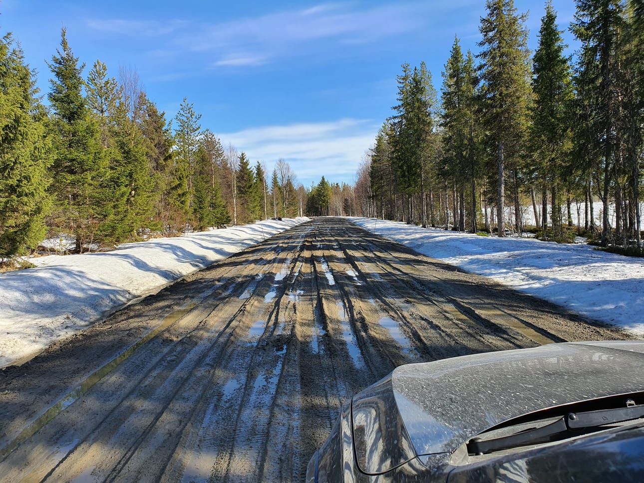 Yksi kevään varmimmista merkeistä on kelirikko, joka runtelee osan sorateistä ajokelvottomaksi.