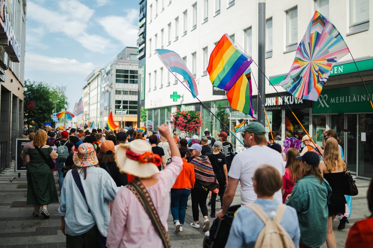 Oulu Pride -kulkue järjestetään lauantaina 8. elokuuta. Kulkue lähtee Kuusisaaresta ja palaa sinne puistojuhlaan.
