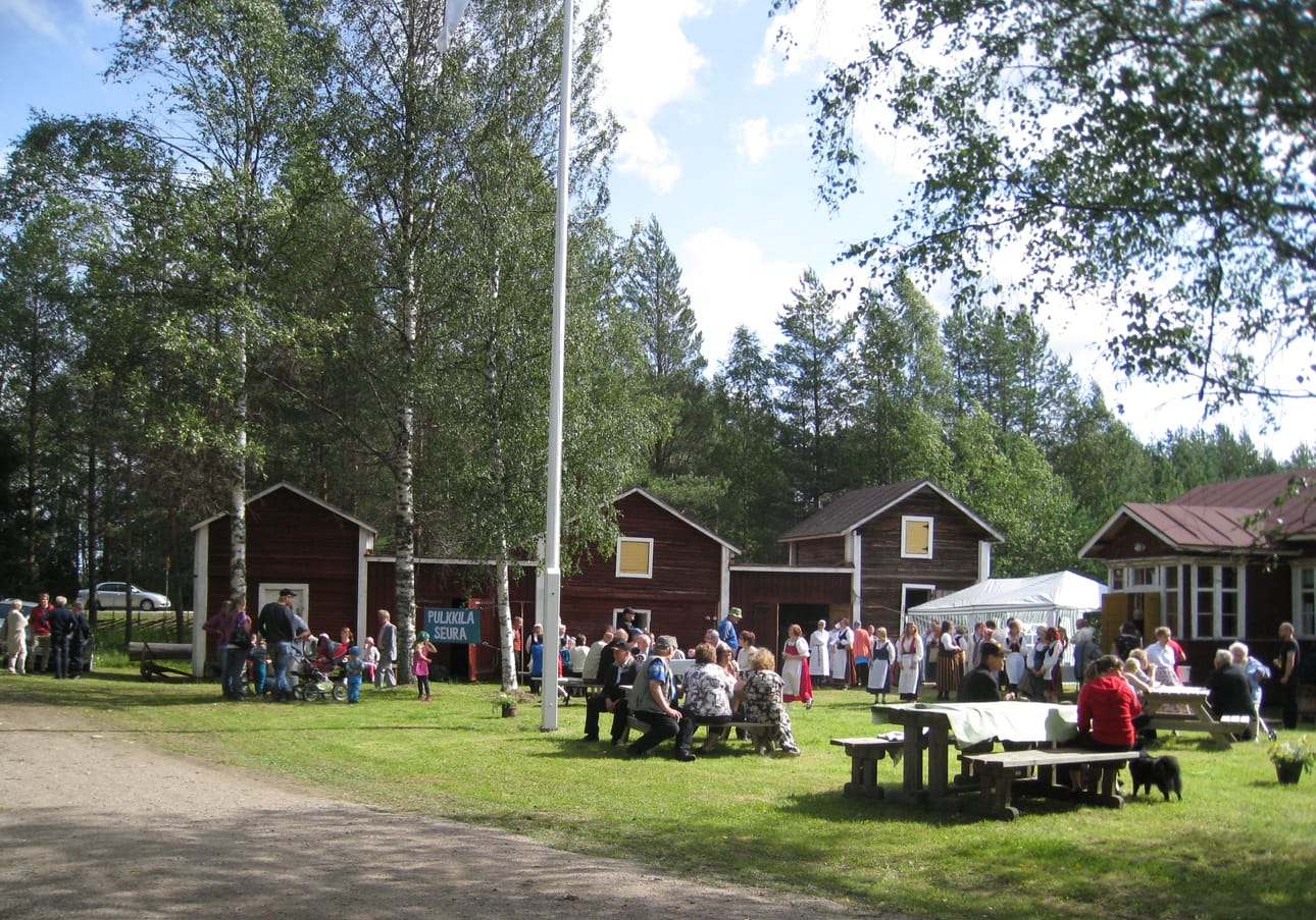 Pulkkilan kotiseutumuseon kunnostusurakan valmistumista juhlittiin heinäkuun lopulla Pulkkila-päivien museopiknikillä.