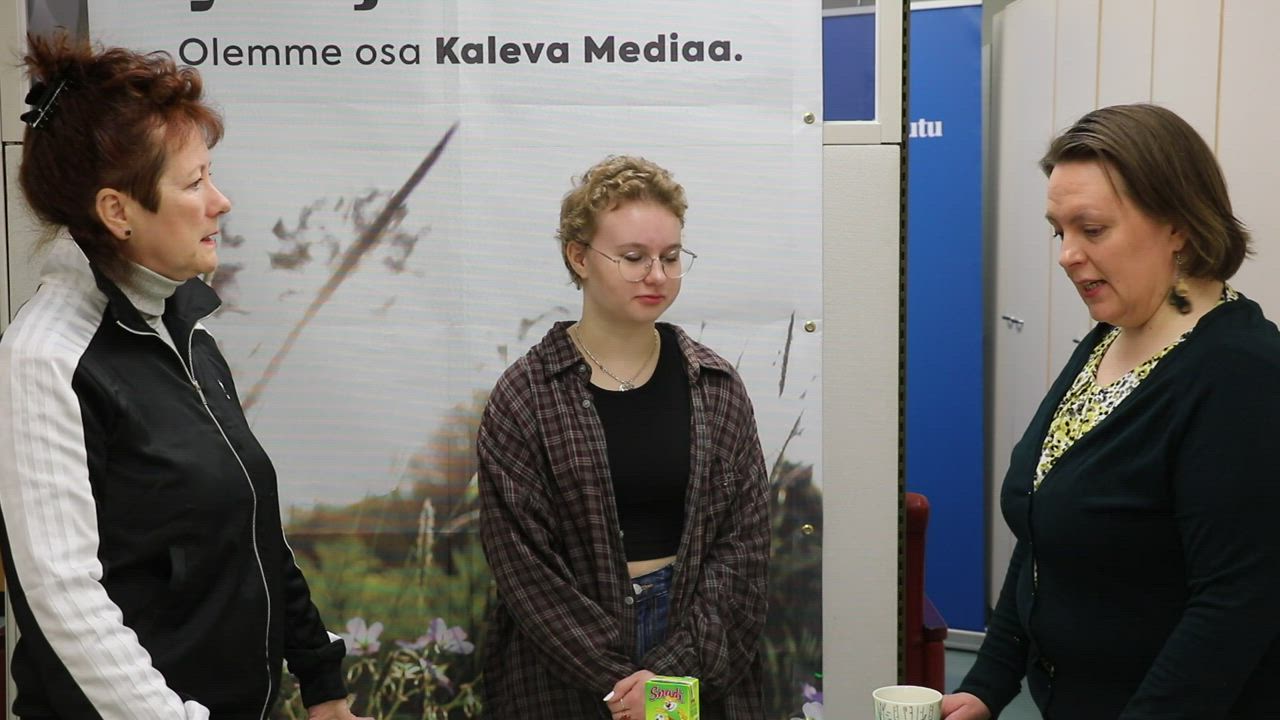 Kahen Kahavit 5.11.2021: Hilda tuli TET-viikolle Pyhäjokiseutuun ja löysi oman kuvansa 15 vuotta vanhasta lehdestä