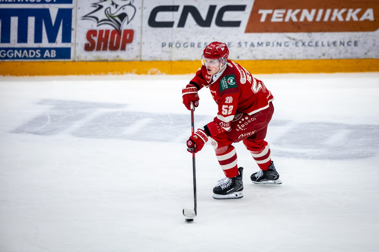 Puolustaja Valtteri Hietanen lopettaa pelaajauransa kuluvaan kauteen. Hietanen ehti pelata Sportissa viisi peräkkäistä kautta.