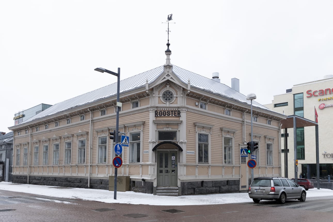 Nykyisin talossa toimii kahvila, ravintola ja pub Rooster.