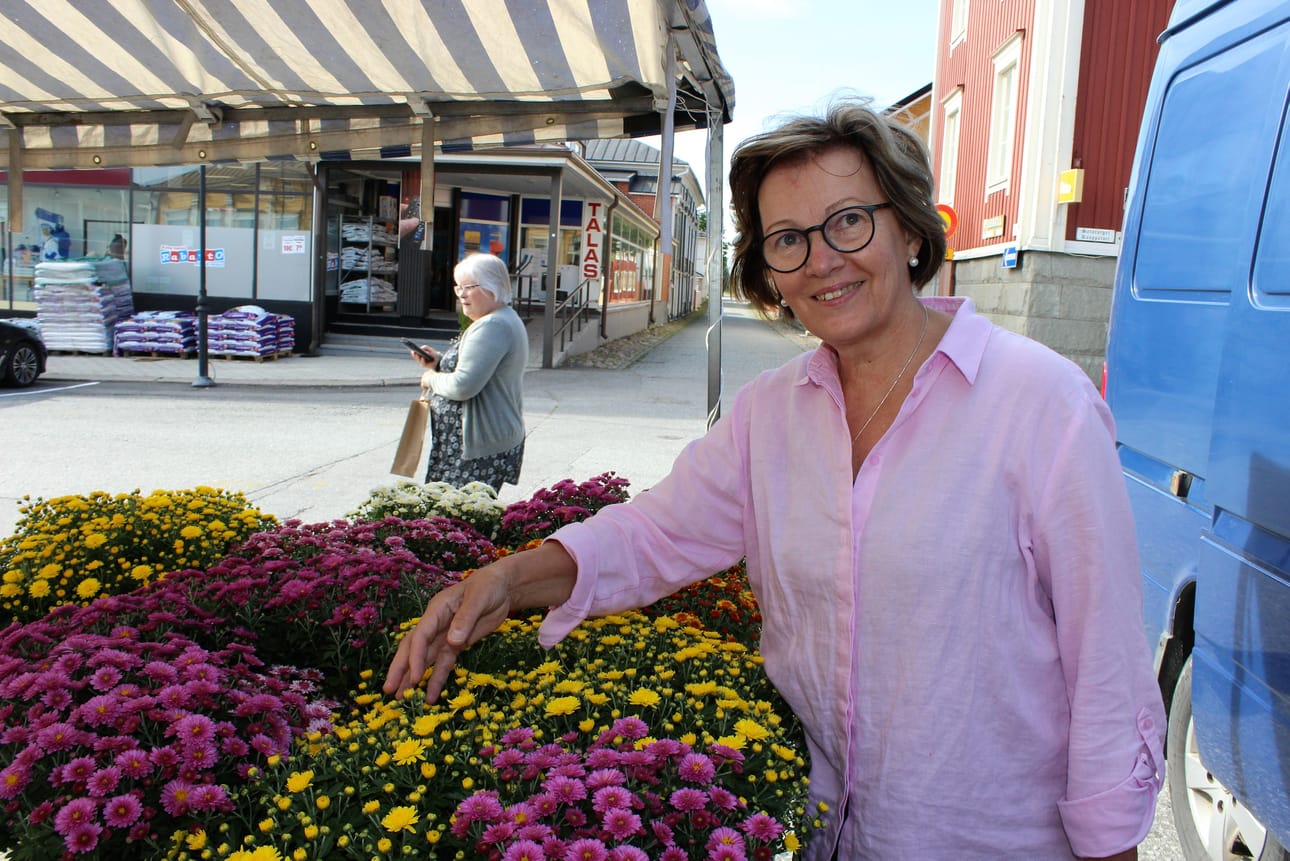 Eläkkeelle jäänyt dagsmarkilainen tekstiilityön opettaja Ann-Christine Lundell piipahti Kristiinan torilla.
