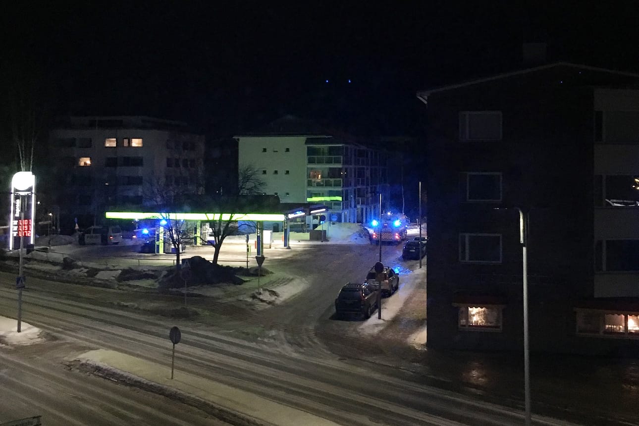 Viranomaiset olivat tapahtumapaikalla pitkään.
