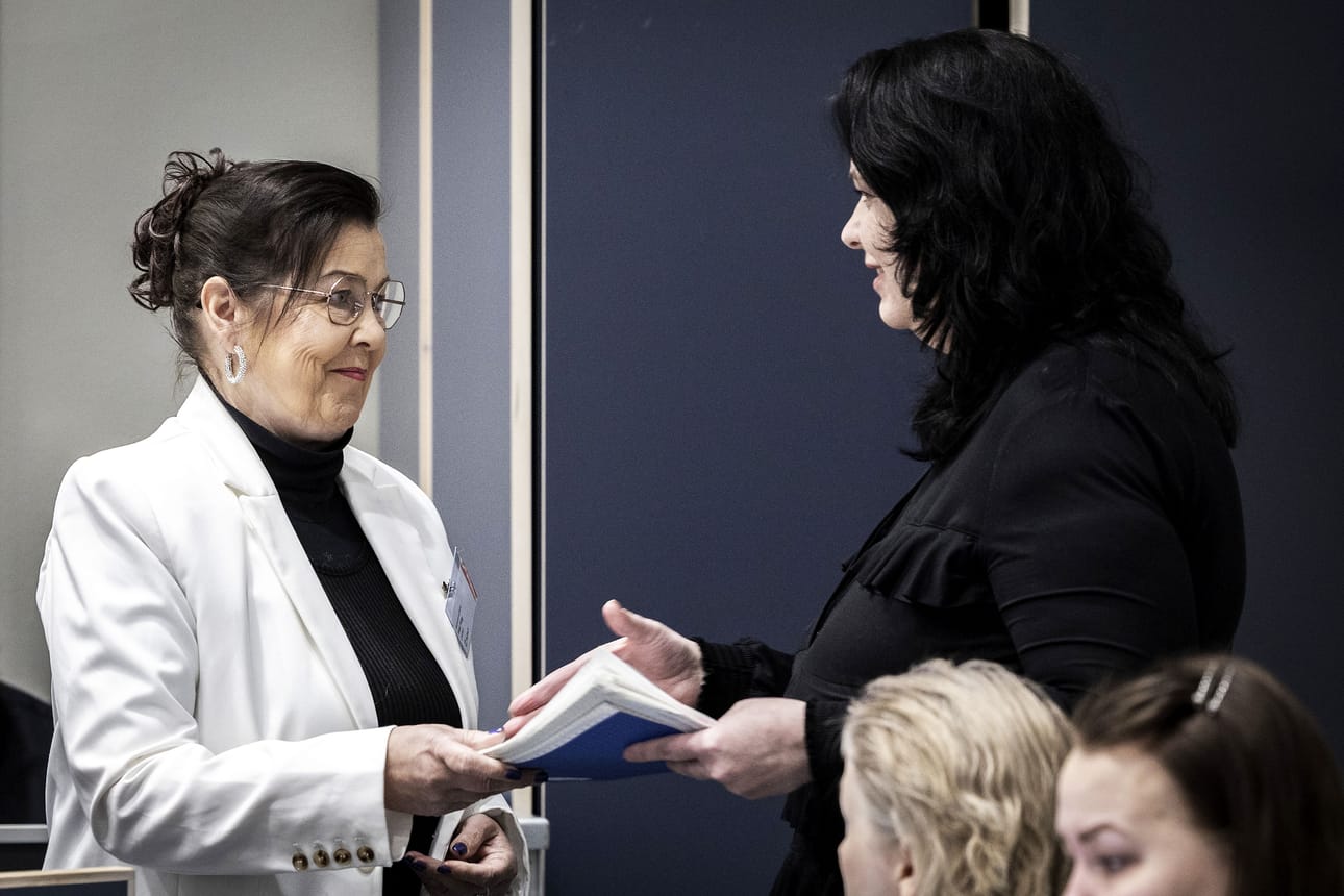 Aluevaltuutettu Heli Trög (sit.) luovutti 23.2. aluevaltuuston kokouksessa adressin, jossa vedotaan Länsi-Pohjan sairaalan anestesiapäivystyksen ja tehovalvonnan säilymisen puolesta.