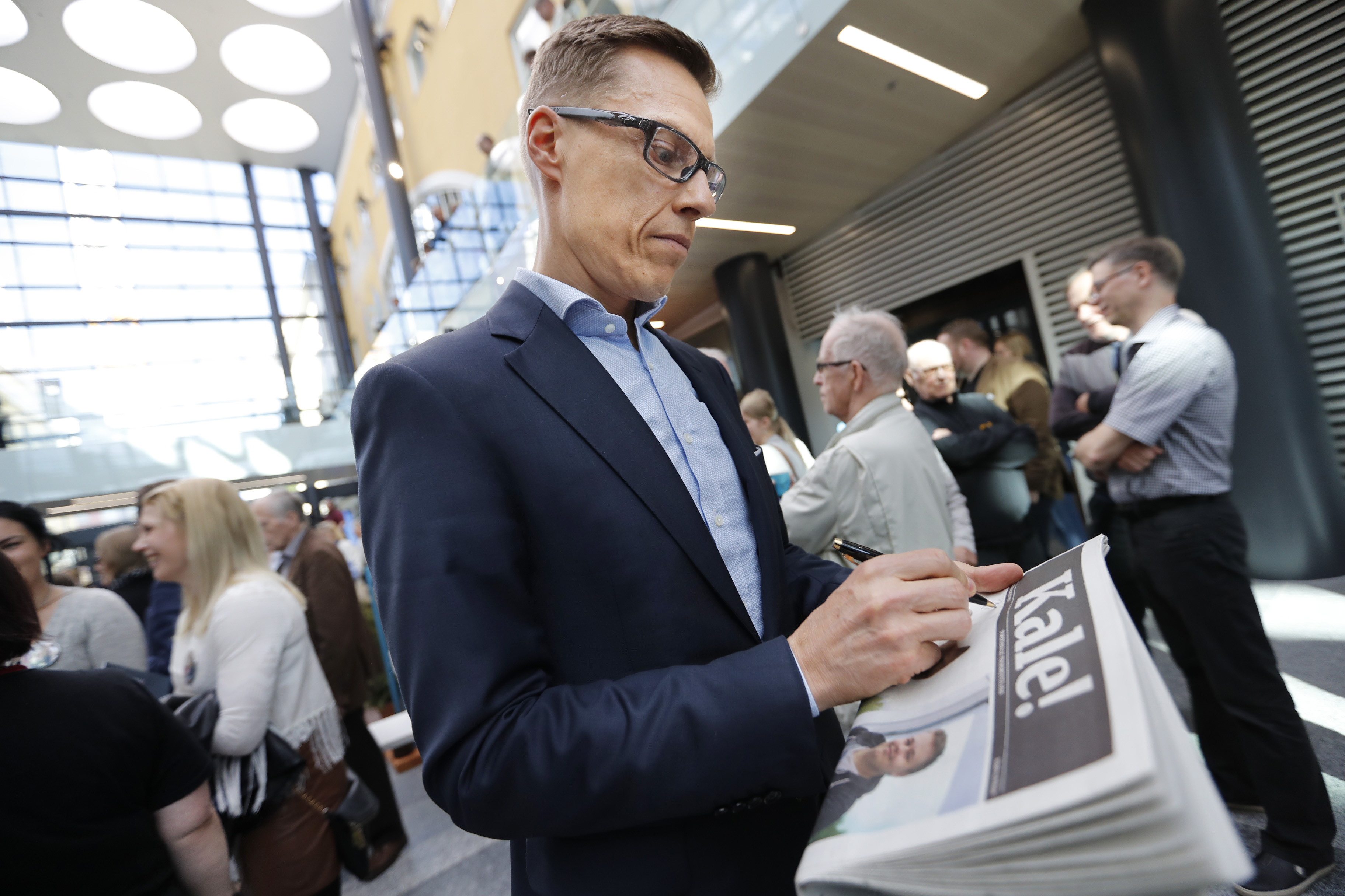 Alexander Stubb saa kehuja asenteesta, kielitaidota ja uudistushalukkuudesta.