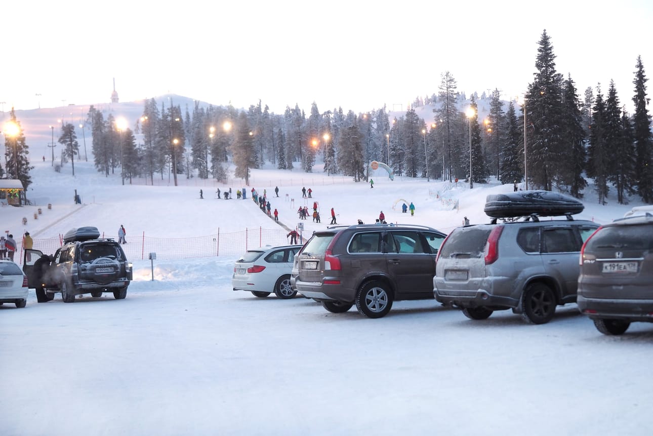 Rukakeskuksen laskettelurinteen tuolihissi meni jumiin sunnuntaina aamupäivällä. Arkistokuva.