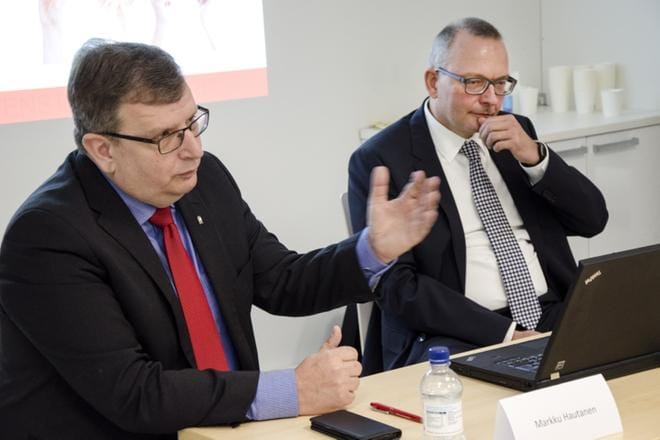 Skaala Groupin entinen toimitusjohtaja Markku Hautanen jatkaa yrityksen osaomistajana sekä tuotanto- ja asennuskentän vastaavana. Hän tiedotti tänään yhdessä INF-konsernin osaomistajan Christian Klingerin kanssa yrityskaupasta, jolla itävaltalaiskonserni ostaa 80 prosenttia Skaala Group Oy:stä. Kuva: Juha Aho-Pynttäri