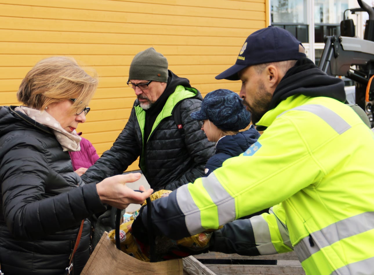 Pääsylippuperunat tekivät kauppansa markkinavieraille.