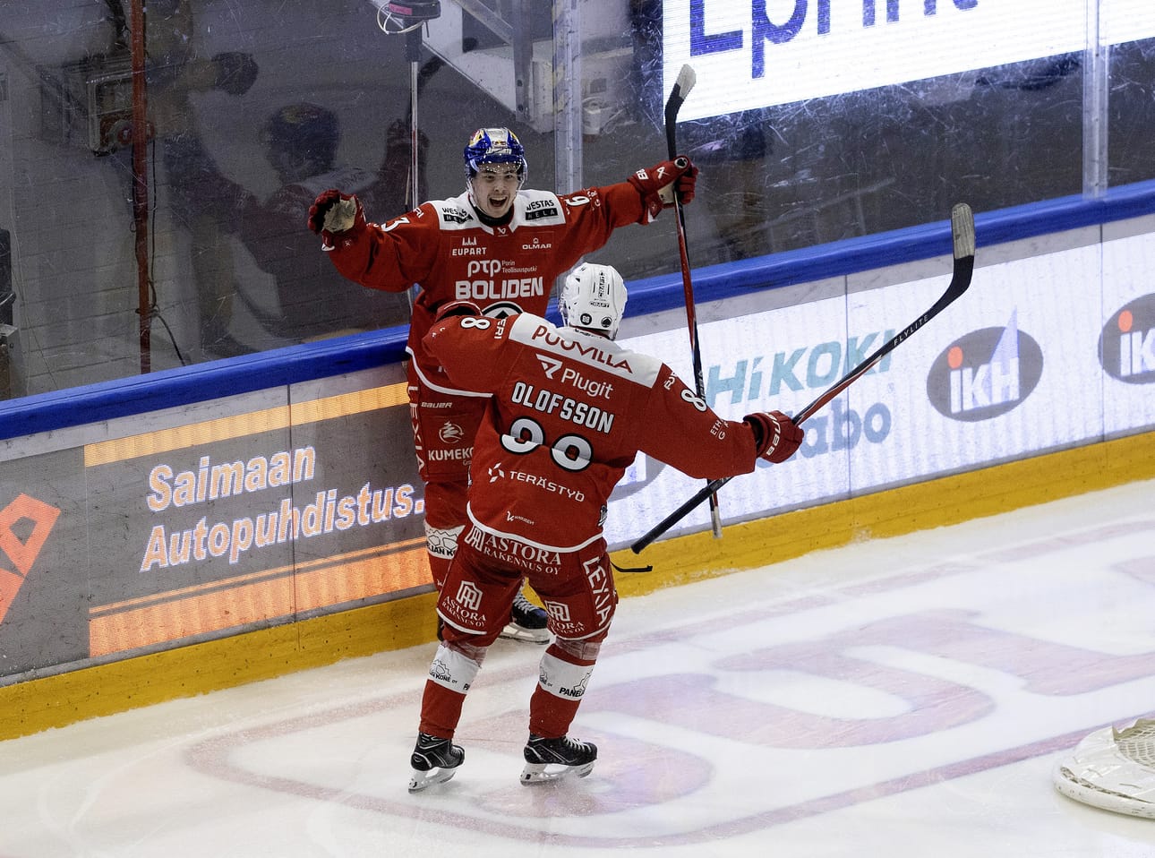 Ässien Sakari Kostilainen ja Johan Olofsson pääsivät tuulettamaan kaikkiaan viittä maalia tiistai-illan kotiottelussaan Sportia vastaan. Kuva on viime maaliskuulta.