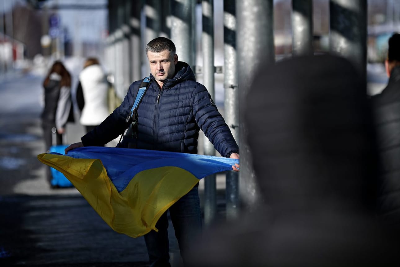 Maksym Baburets toimii yhteyshenkilönä E-P:n ukrainalaisyhteisön ja Kurikkaan pakolaisia tuovan projektin välillä. Tulevan viikon hän viettää hakiessaan maanmiehiänsä turvaan.