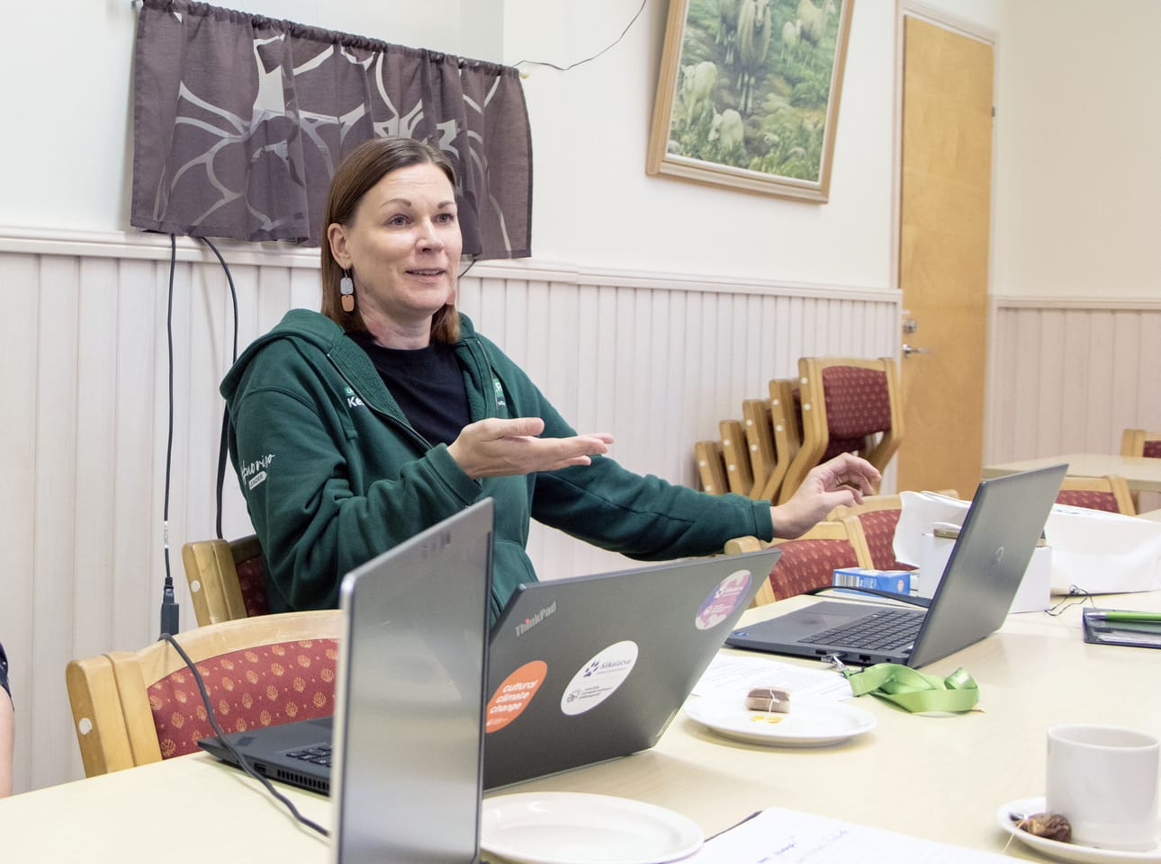 Laakkolassa viime viikolla vieraillut Keskipiste Leaderin hankevetäjä Anni-Mari Isoherranen kertoi Teamsin kautta Siikalatvan kyläneuvoston jäsenille vasta alkaneesta Kylävalmiushankkeesta, johon haetaan joka kunnasta mukaan pilottikylää.