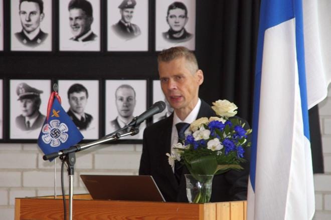 Historiantutkija Lasse Laaksonen puhui Kauhavalla 29.9. Lentosotakoulun perinnepäivän juhlassa. KUVA: MARIANNE LÄHDE