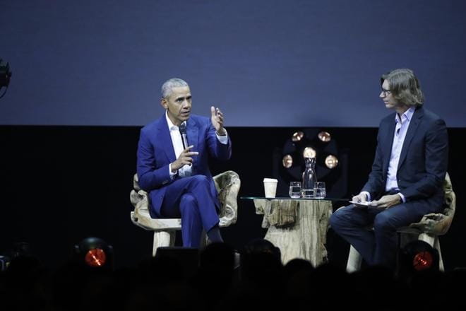 Barack Obama ja Niklas Zennström keskustelivat 7500 ihmiselle Helsingin Messukeskuksessa torstaina. KUVA: Joel Maisalmi