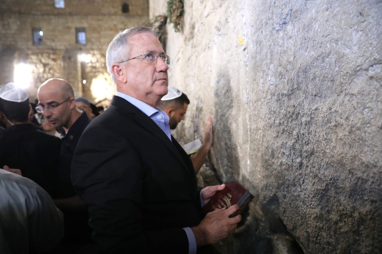 Israelin pääministerin Benjamin Netanjahun haastaja Benny Gantz sanoi, että näyttäisi siltä, että Netanjahu olisi häviämässä.