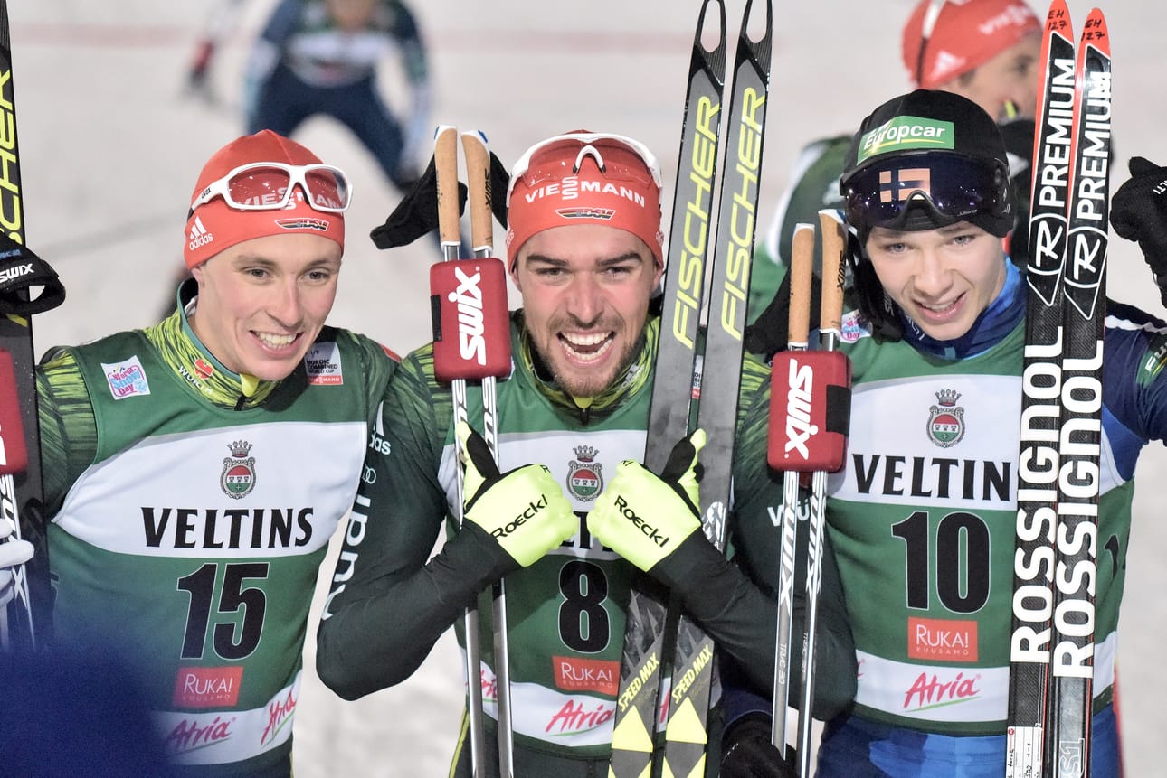 Eero Hirvonen ylsi kaksi kertaa viikonlopun aikana palkintokorokkeelle. Sunnuntain kisassa kokeneet saksalaiset Johannes Rydzek ja Eric Frenzel ehtivät Hirvosen edelle.