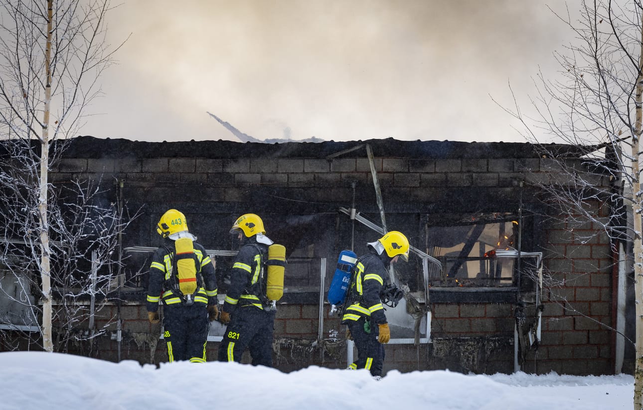Sammutus- ja raivaustyöt jatkuivat tiistaina pitkälle iltapäivään.