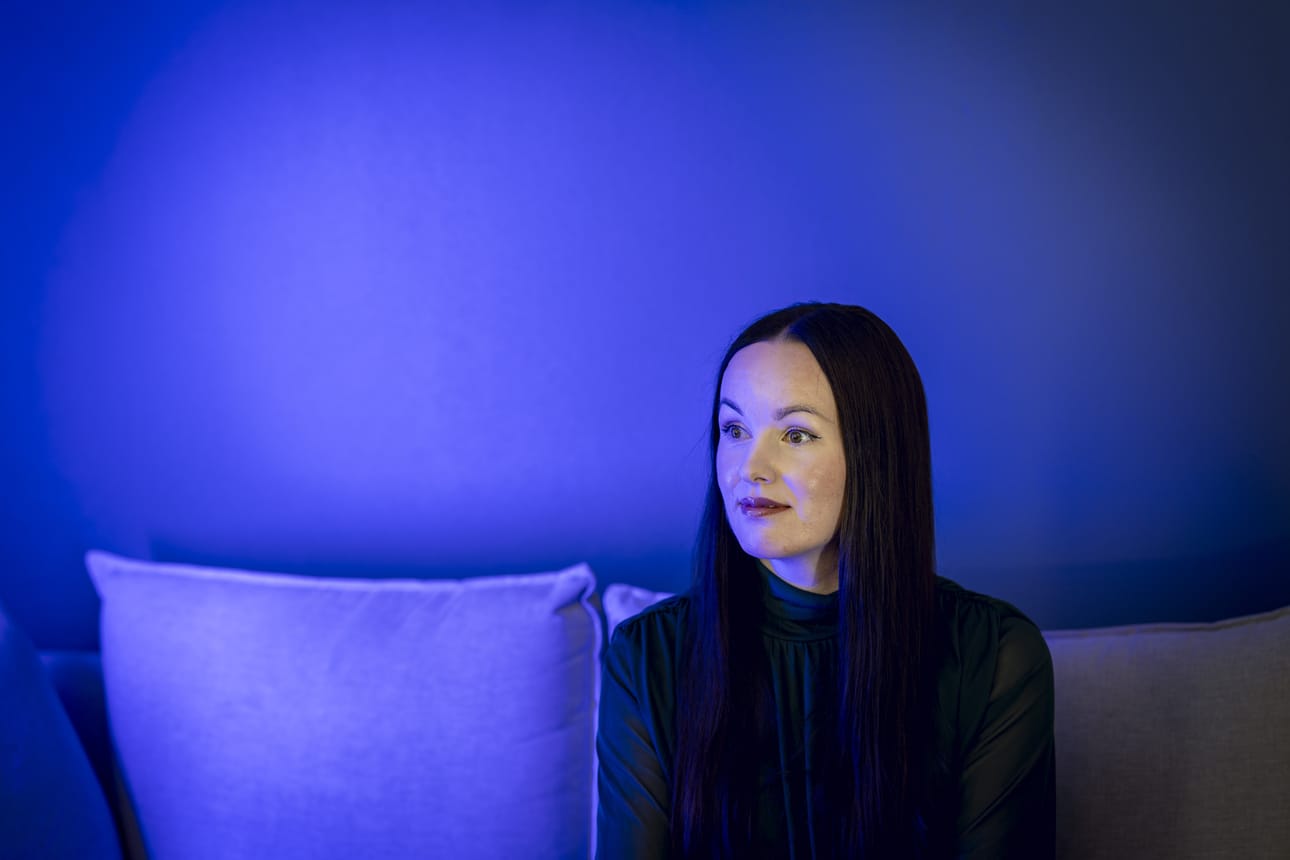 Aivan ensimmäiseksi unettomuusterapeutti Erika Ilomäki etsii rikkonaisten yöunten syyt. Sen jälkeen ratkaistaan se, miten ne korjataan ehjiksi.