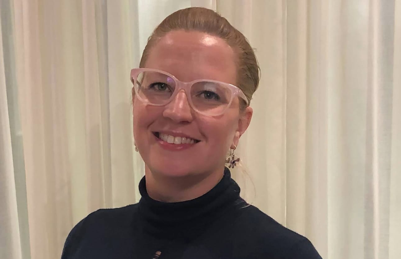 Anna-Mari Simunaniemi on syntyisin Oulaisista, missä hän tällä hetkellä myös asuu.