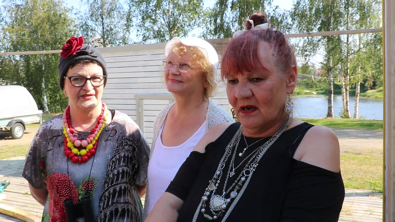 Teatteriyhdistys Rompooli valmistautuu hyvällä fiiliksellä ensi-iltaan Väinölänrannassa