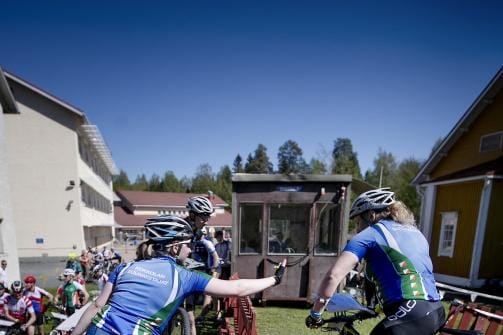 Kokkolan Suunnistajien tuttu pari Ruska Saarela (vas.) ja Marja Penttilä vaihtoivat kärjessä. KUVAT: JAAKKO ELENIUS
