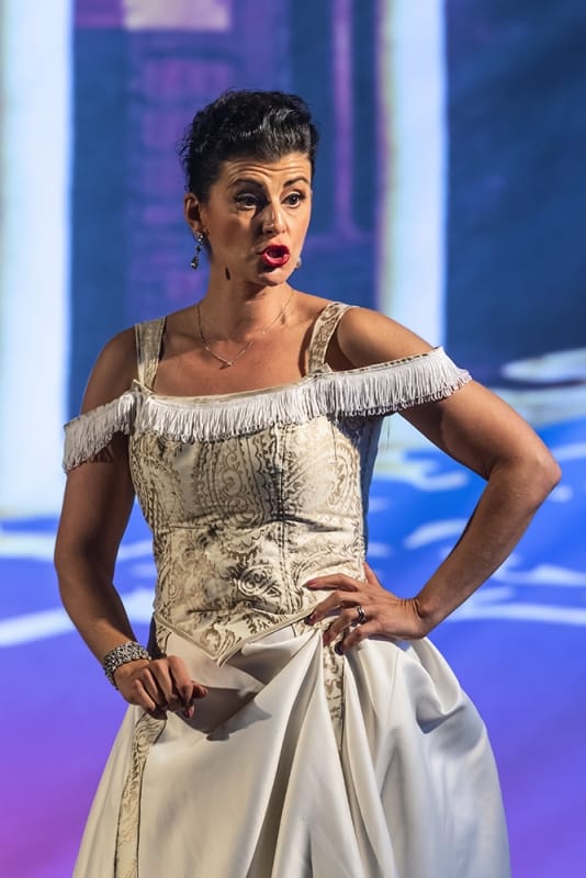Sopraano Angelika Klas tulkitee huikean mustasukkaisuuden ja rakkaudentäyteisen tarinan.