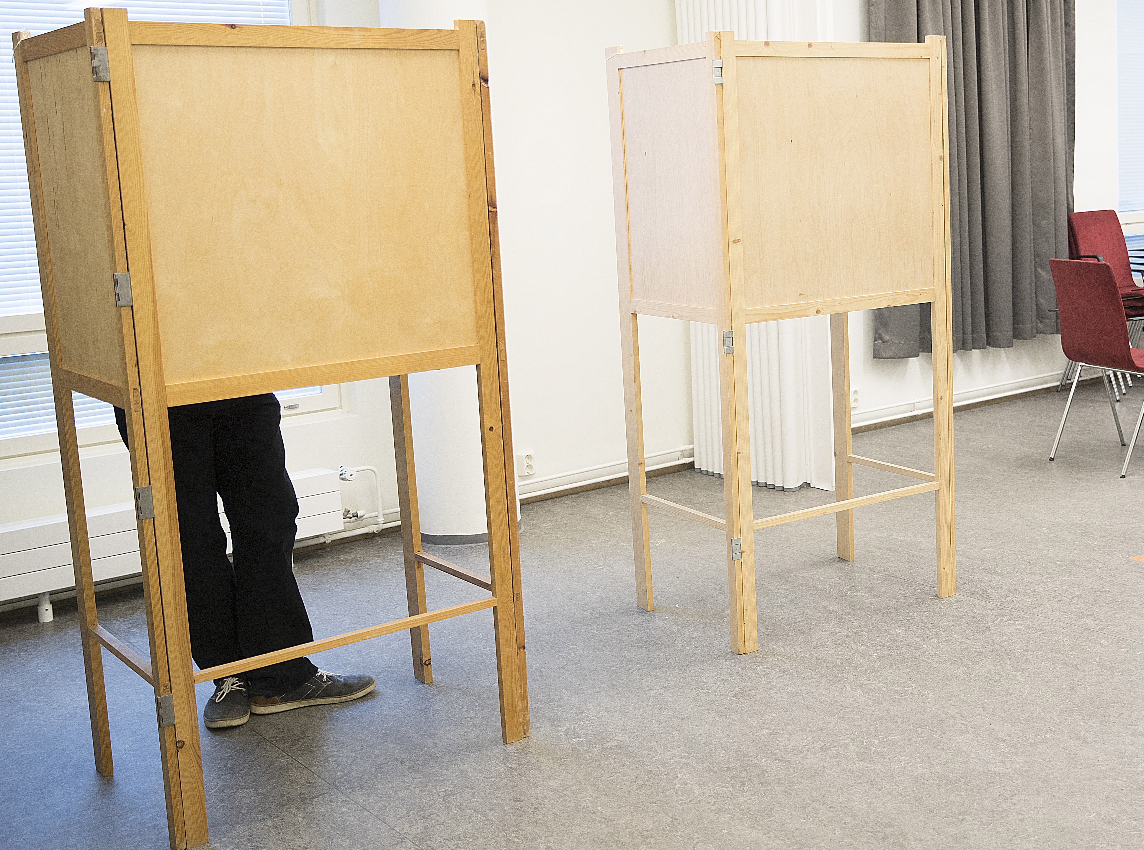 Äänestyspaikat aukesivat tänään sunnuntaina kello 9. Äänestää saa aina kello 20 saakka.