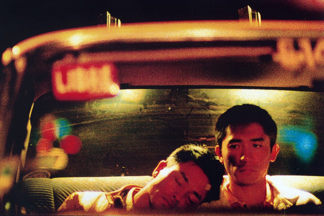 Wong Kar-wain moderni klassikko kertoo tarinan miesparista, joka on onneton yhdessä ja kyvytön tekemään asialle mitään.