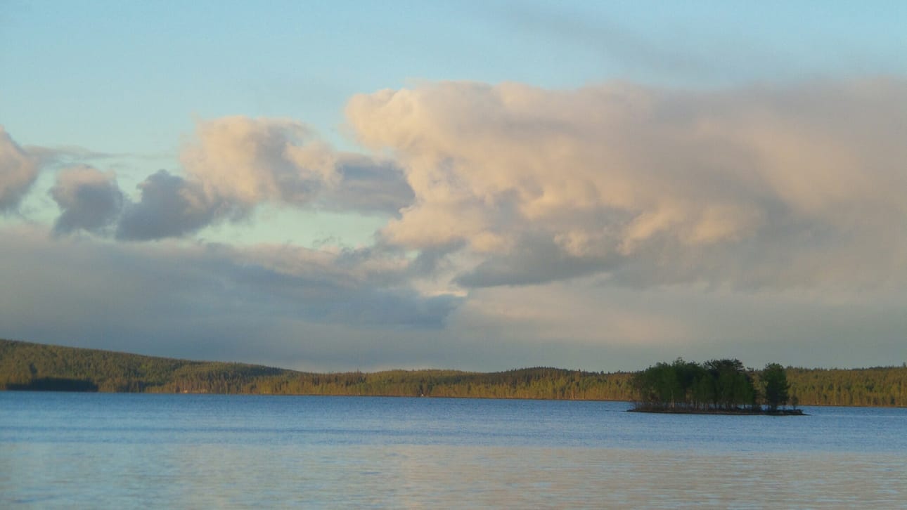 Pienet sadepilvet Lehtovaaraan päällä