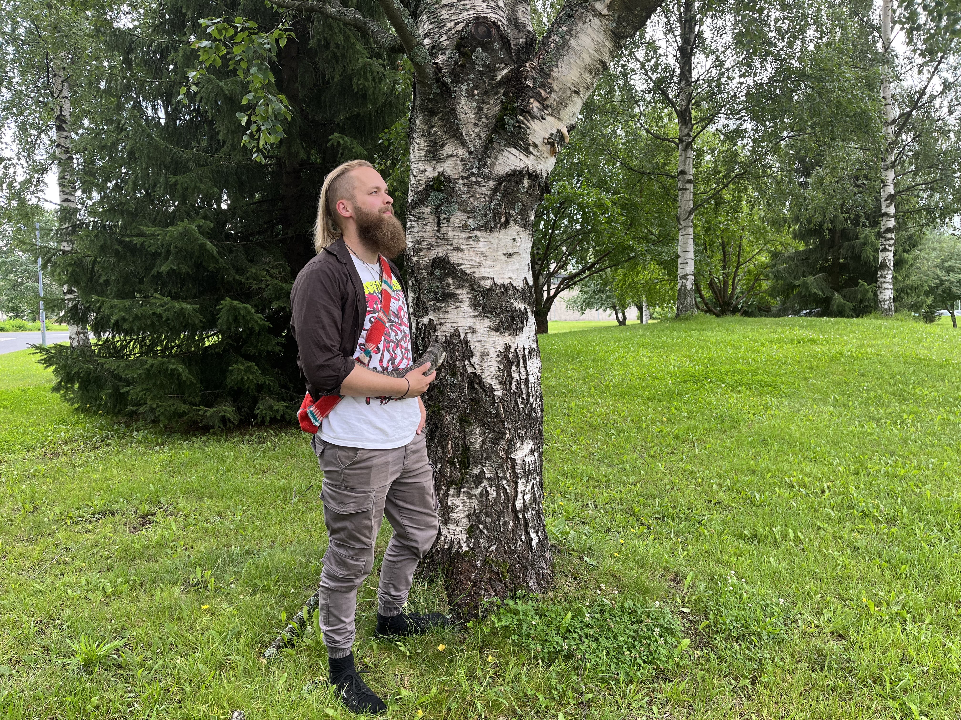 Kurkkulaulaja HÄMY haluaa tarjota vaihtoehdon populaarimusiikin rinnalle