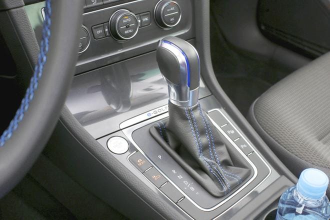 Yhteiskäyttöautoina on myös aina automaattivaihteisia sähköautoja. KUVA: Vesa Eskola/Aamulehti