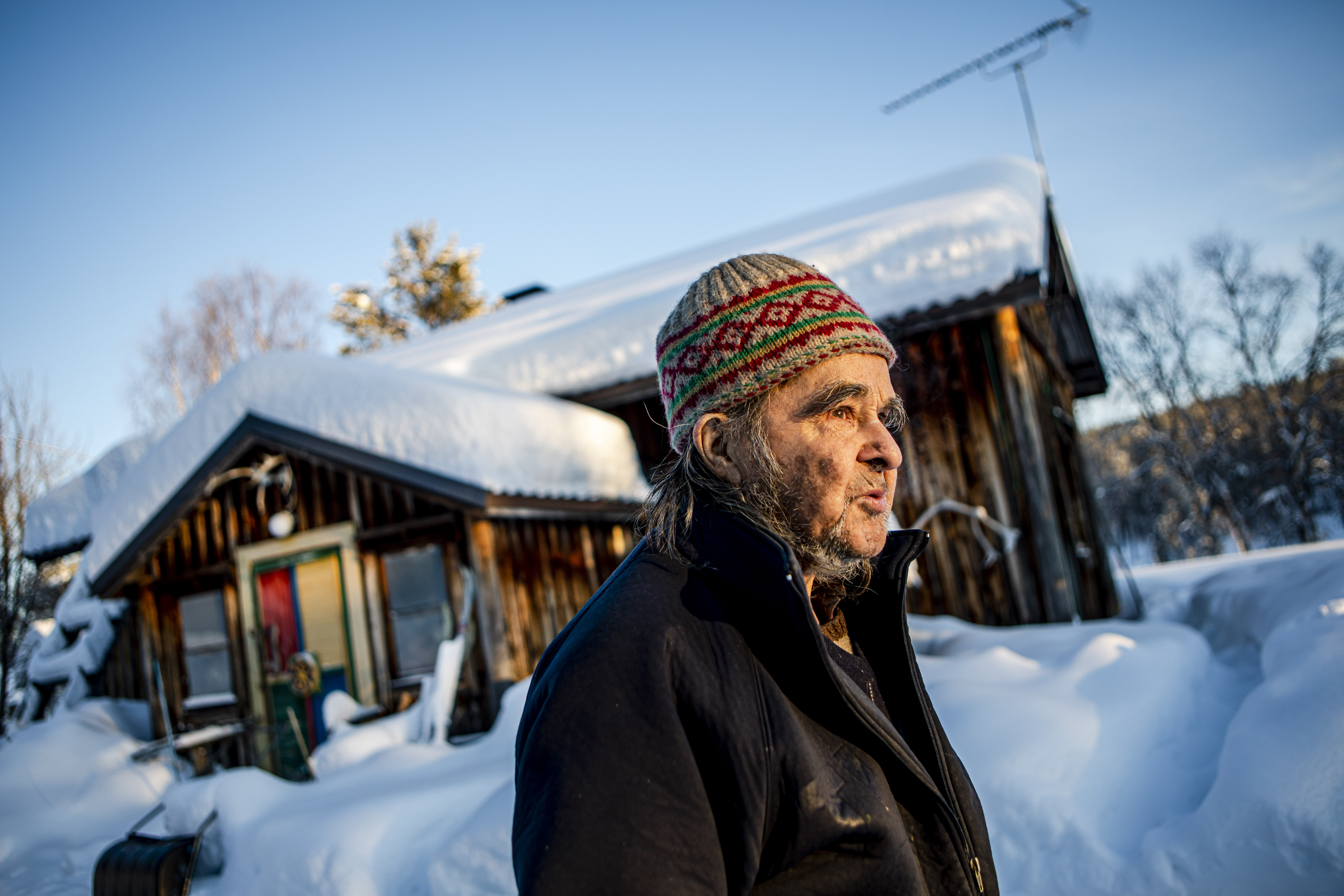 Vuoden jutut: Veikko Rajala on asunut lautamökissään vuodesta 1946 – yli yhdeksänkymppisenä hän sulattaa veden lumesta, hakee polttopuut metsästä ja ihmettelee kummallista tunnetta