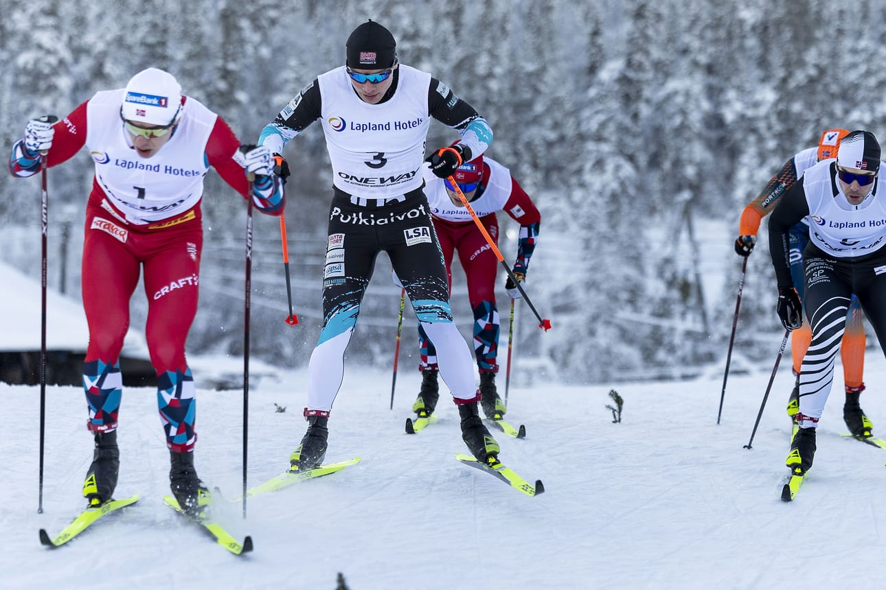 Viime talven MM-kisojen hopea- ja pronssimitalisti Ounasvaaran Hiihtoseuran Lauri Vuorinen (3) on ilmoittautunut Olokselle perjantain sprinttiin ja sunnuntain vapaan hiihtotavan matkalle. Kuvassa Vuorinen vauhdissa Tykkikisoissa vuoden 2023 sprintissä.