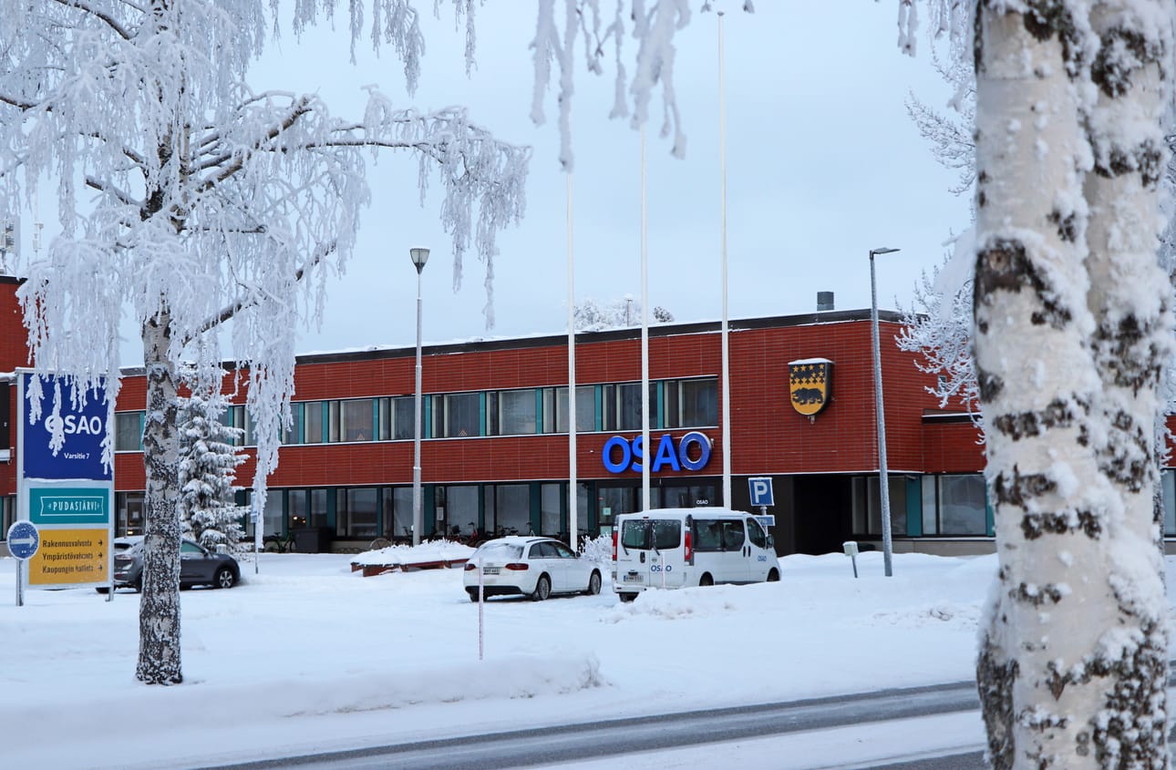 Kirjoittaja pohtii Pudasjärven kaupungin taloudellista tilannetta.