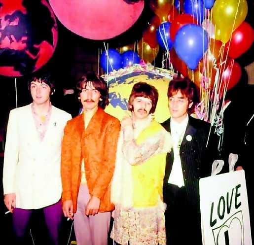 Kesäkuu 1967. The Beatles Paul McCartney (vas.), George Harrison, Ringo Starr ja John Lennon. Kuva viime vuosituhannen lopulla valmistuneesta kuusiosaisesta Beatles-dokumentista.