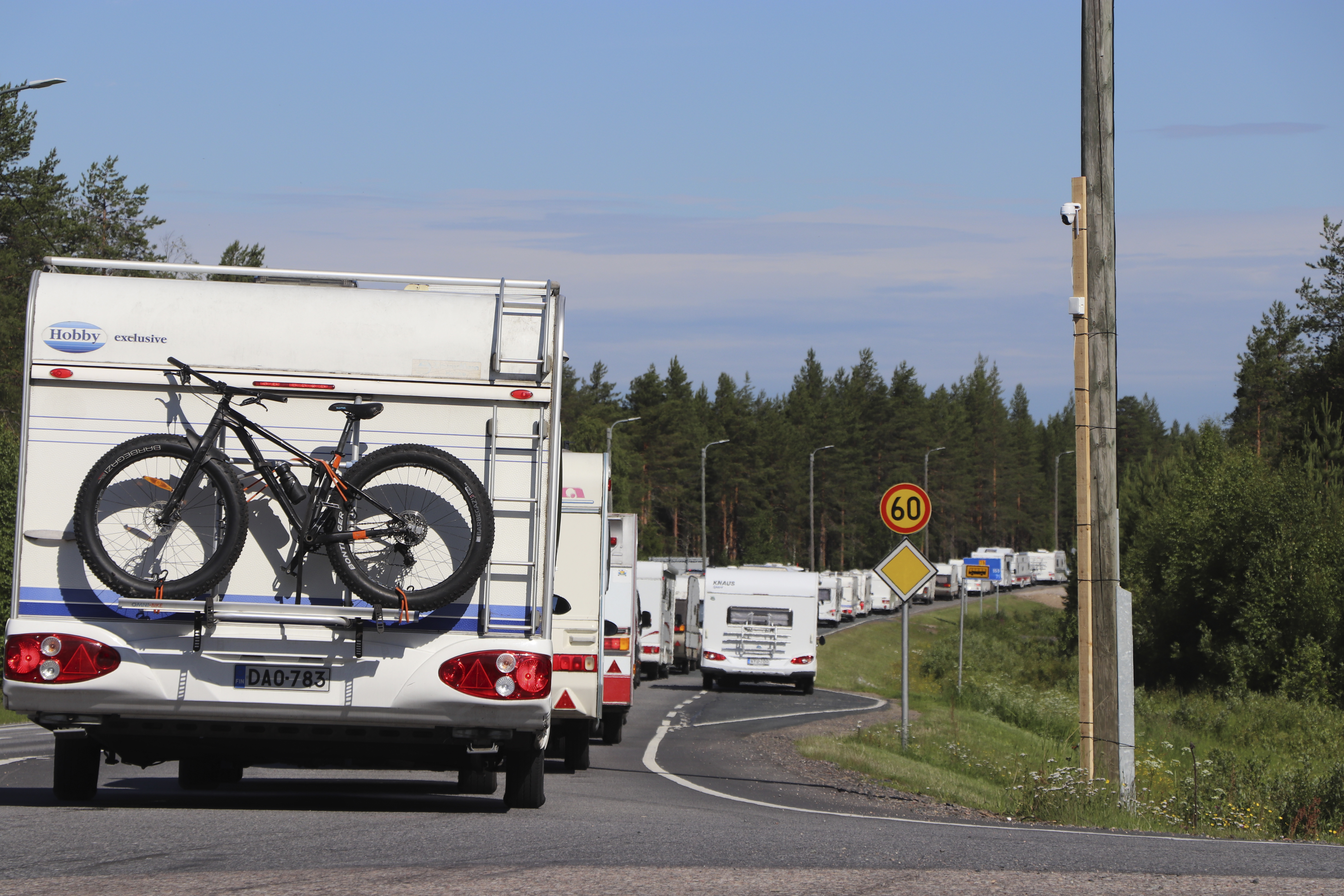 Suviseura-alue avautui keskiviikkoaamuna – näin se näkyi Pudasjärven liikenteessä