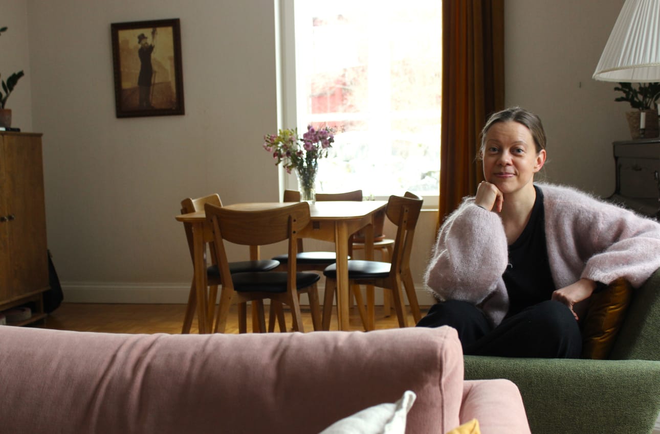 - Nyt taidettiin löytää se meidän kaupunki, miettii Laura Laakso, joka nauttii vanhan omakotitalon rauhasta ja etsii miehensä kanssa pysyvää kotia Kristiinasta. Perheeseen kuuluu myös kaksi aikuista, kotoa poismuuttanutta tytärtä.