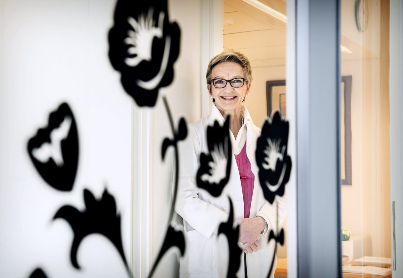 Naisten intiimialueiden kosmeettiset leikkaukset ovat yleistyneet Suomessa parin viime vuoden aikana. Suomeen tullut ilmiö huolettaa gynekologeja, sanoo Suomen Gynekologiyhdistyksen puheenjohtaja, professori Seija Grénman.