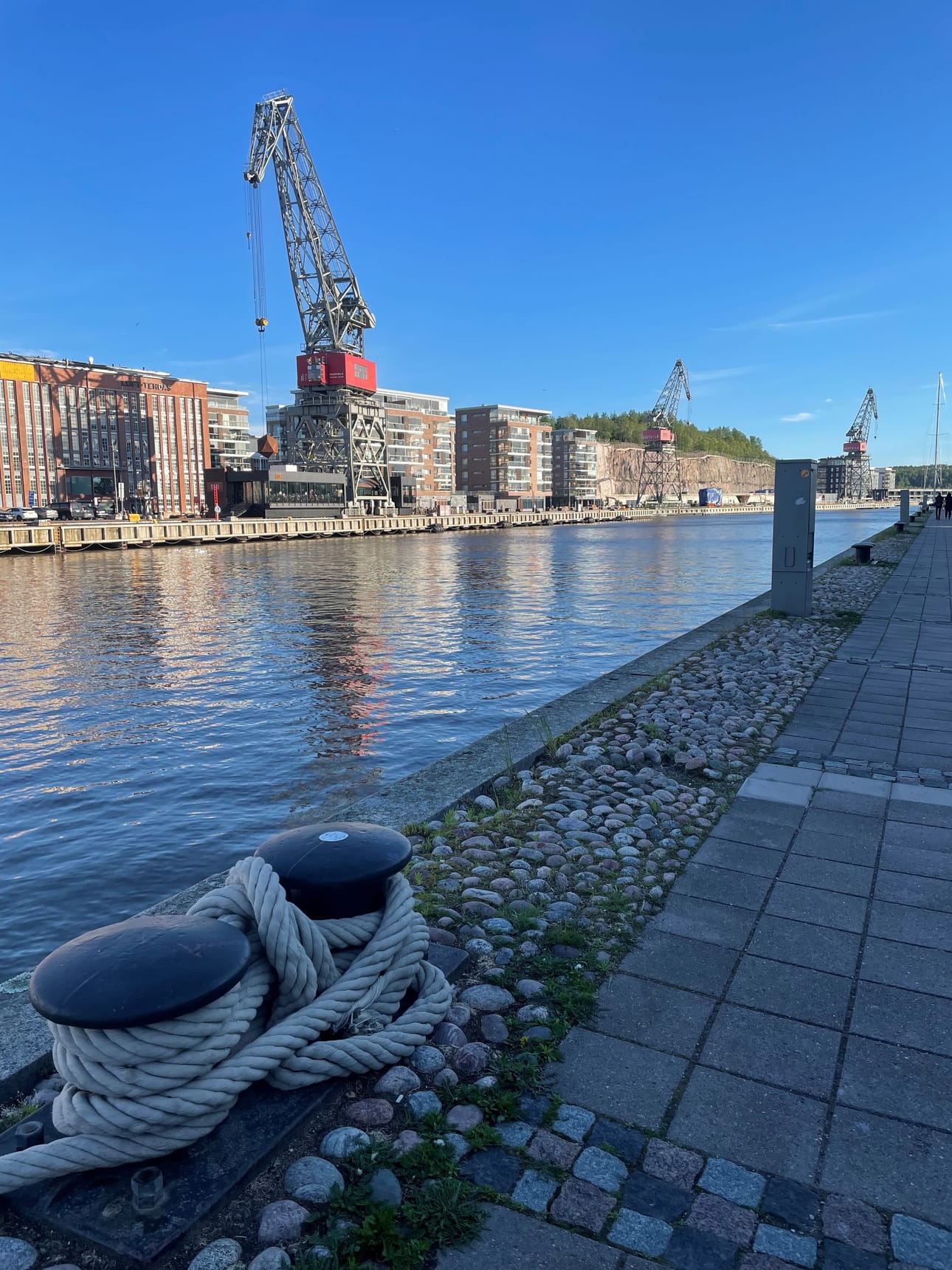 Kirjoittaja kehottaa ottamaan mallia rantarakentamiseen esimerkiksi Turusta.