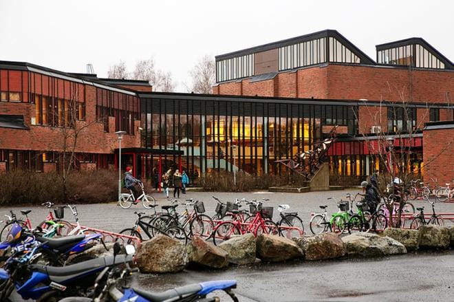 Vanhan Vaasan koulun vanhemmat uhkaavat lakolla, jos kaupunki rakentaa uuden koulun Variskan yläkoulun kanssa samalle tontille. ARKISTOKUVA: TIMO ANNANPALO