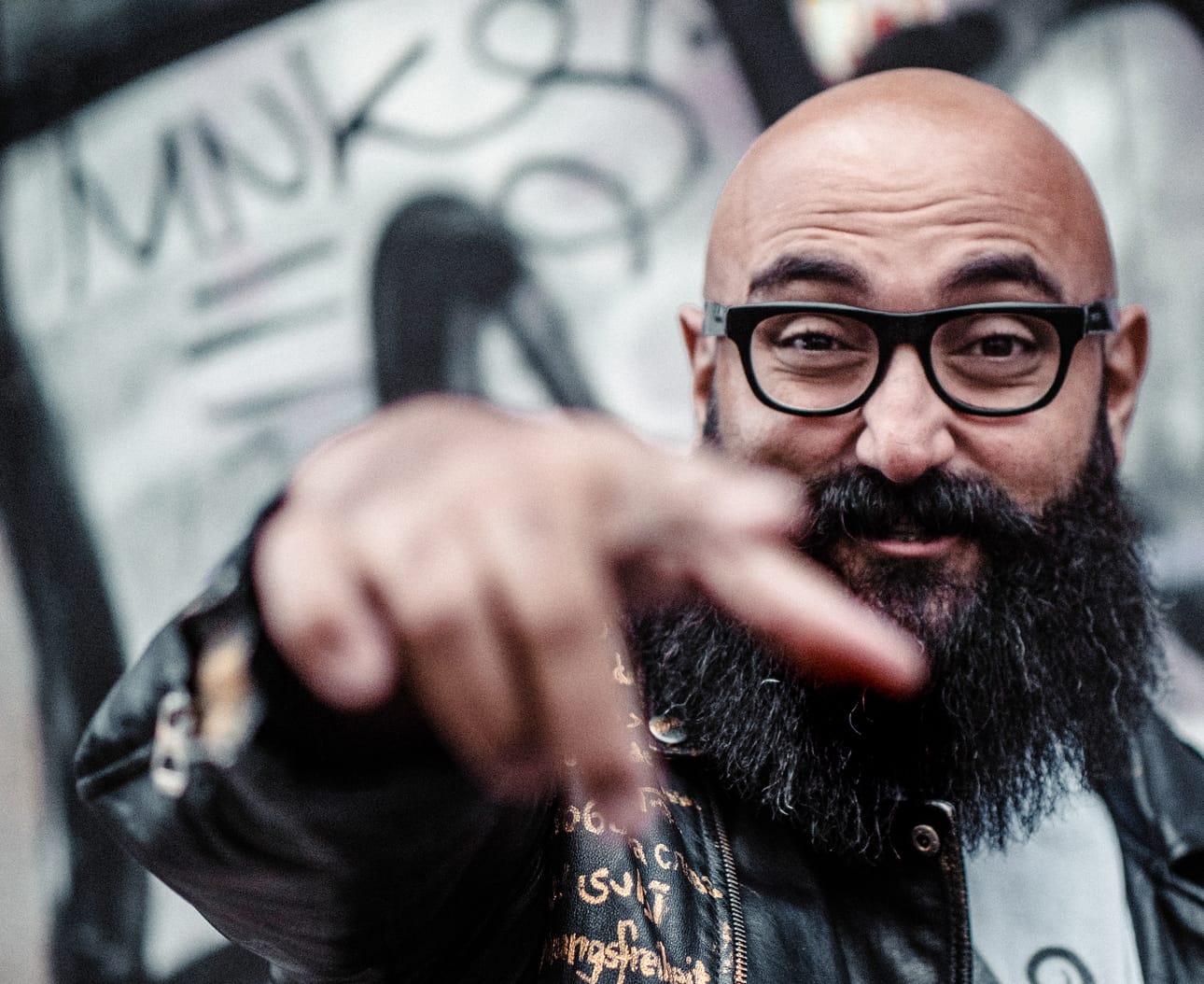 Stand up -koomikko Ali Jahangirin piti esiintyä Teatteri Riossa huhtikuussa.