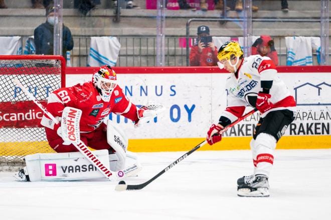Rasmus Reijola (vas.) aloittaa Sport-maalilla perjantaina Helsingissä. Arkistokuva: Samppa Toivonen / Apollo Photo