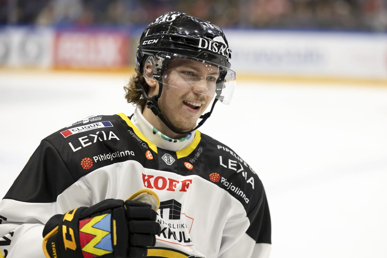 – Paiskitaan hommia sata lasissa joka vaihdossa, laituri Aleksi Antti-Roiko vakuuttaa.